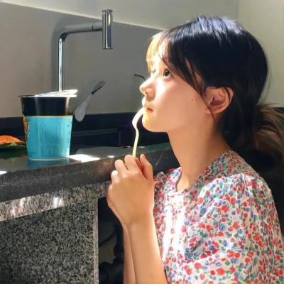 宴律，你的白月光回国了